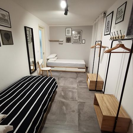 The Black Dog House Валенцано Экстерьер фото